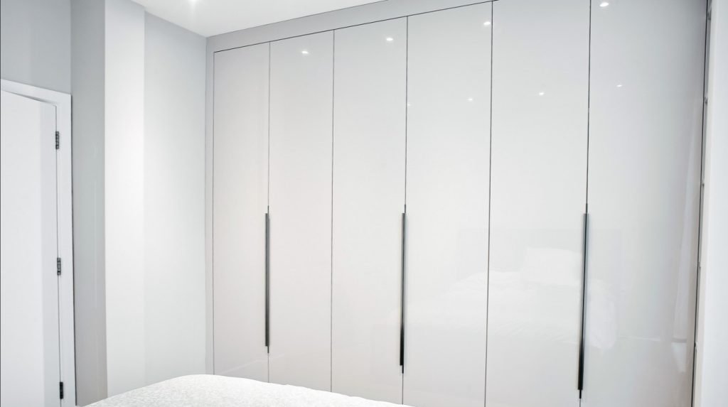10-ARMARIO MINIMALISTA MODERNO
